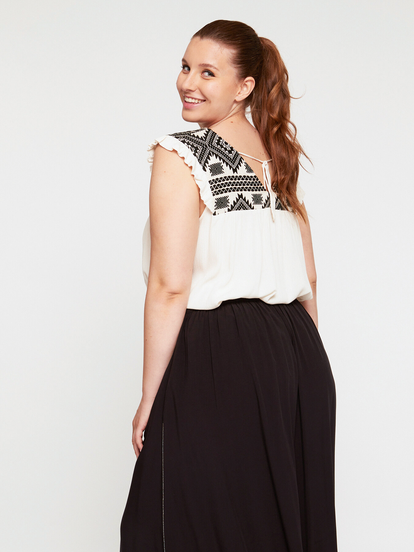 Top avec broderie ethnique image number 1