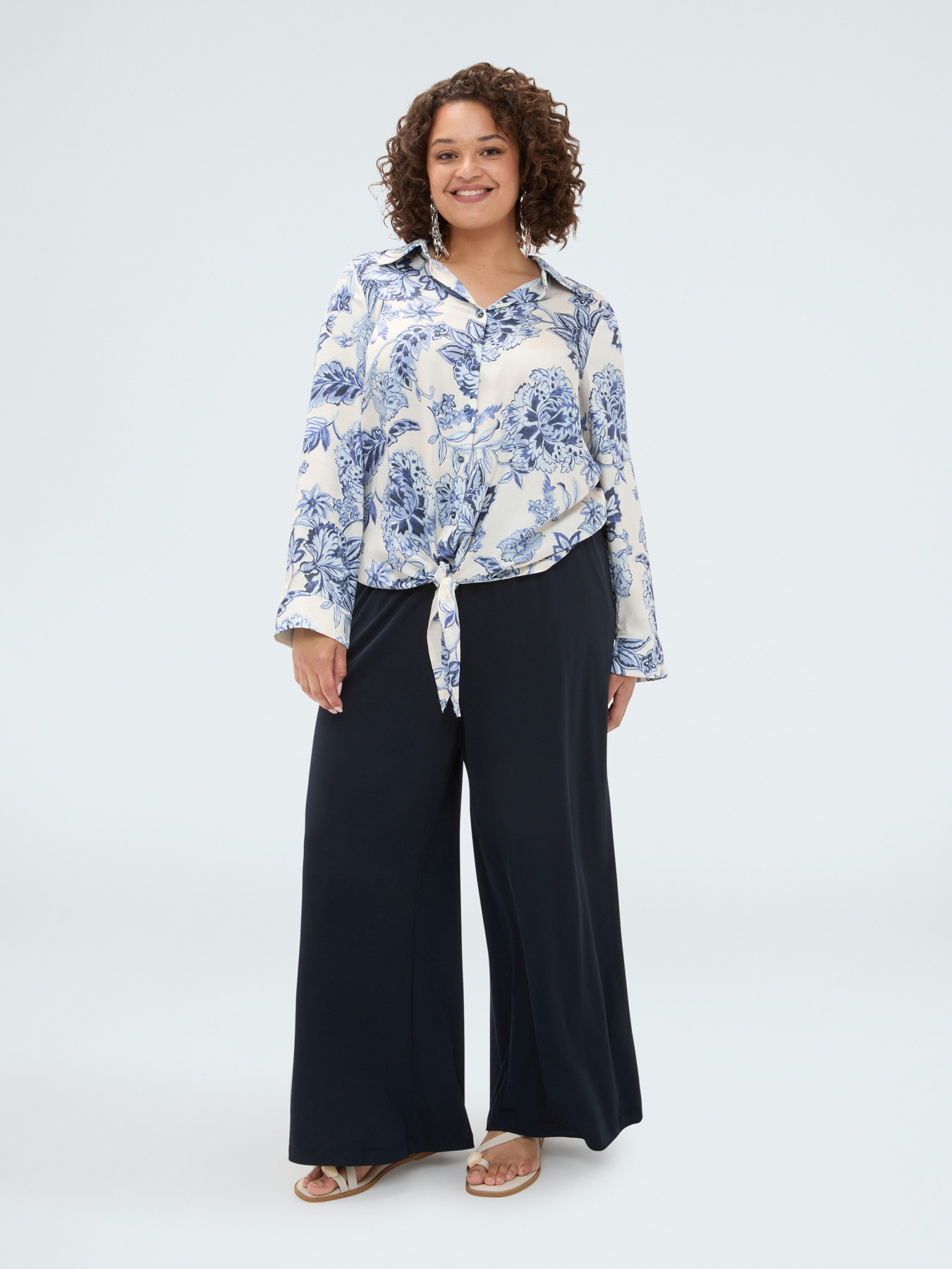 Floral print shirt with knot image number 2