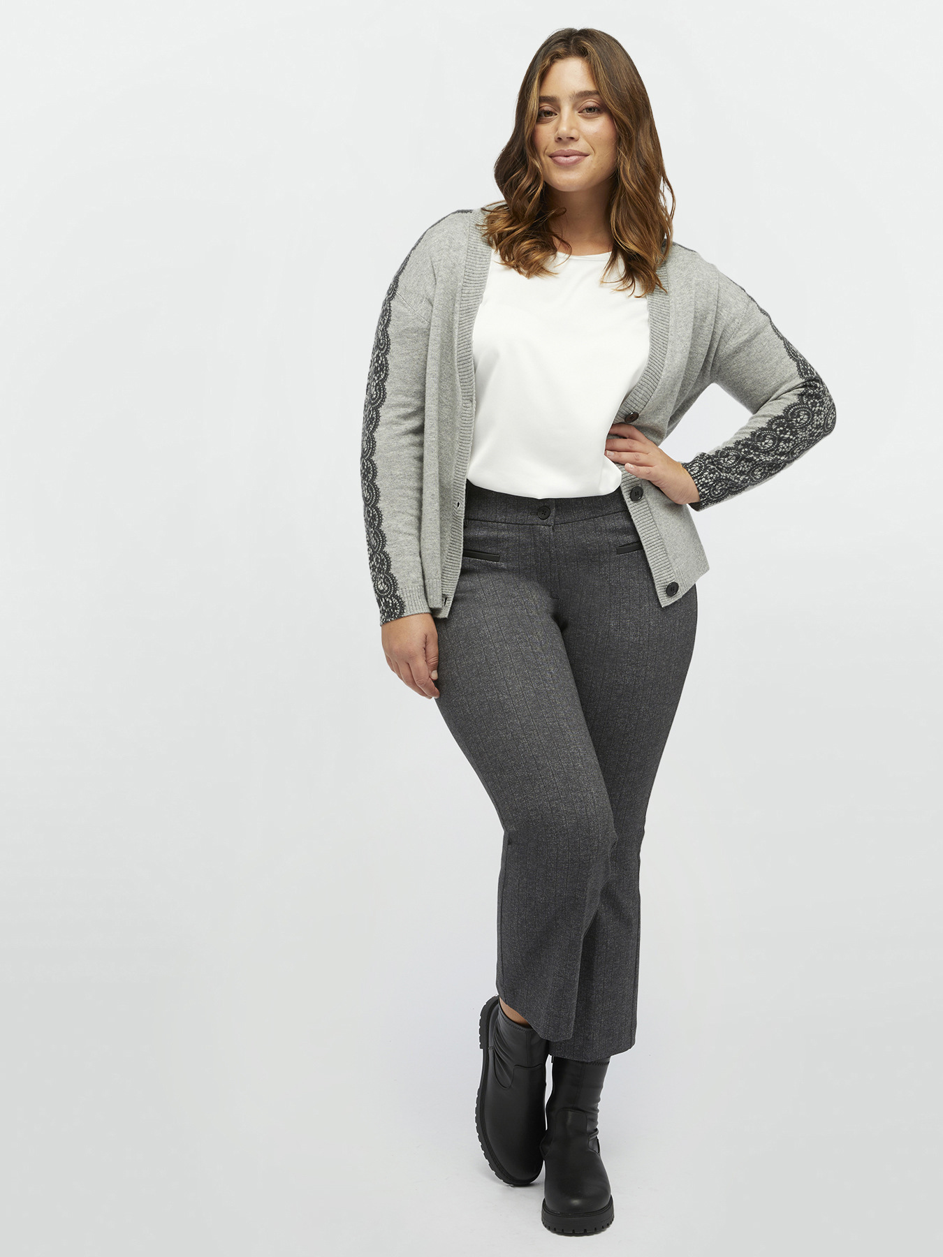 Cardigan avec de la dentelle imprim&eacute;e sur les manches image number 2