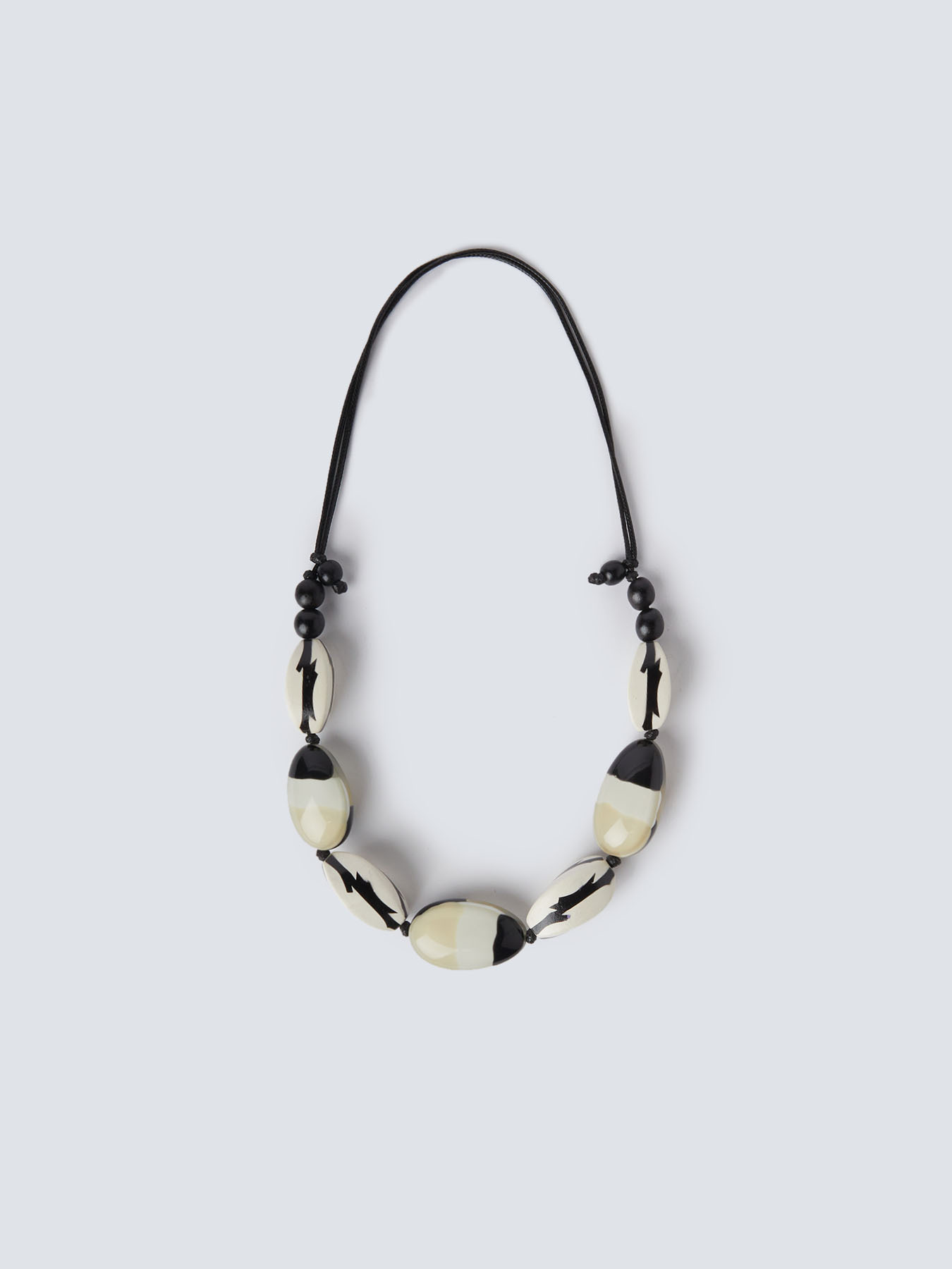 Black and white necklace image number 0