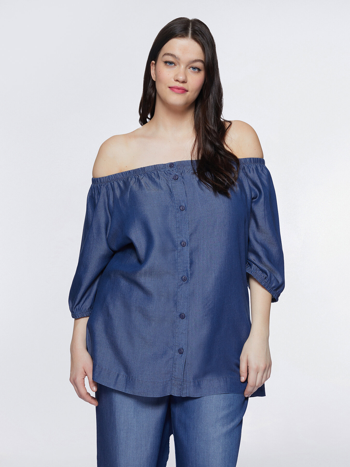 Blusa off shoulders in TENCEL&trade; image number 3