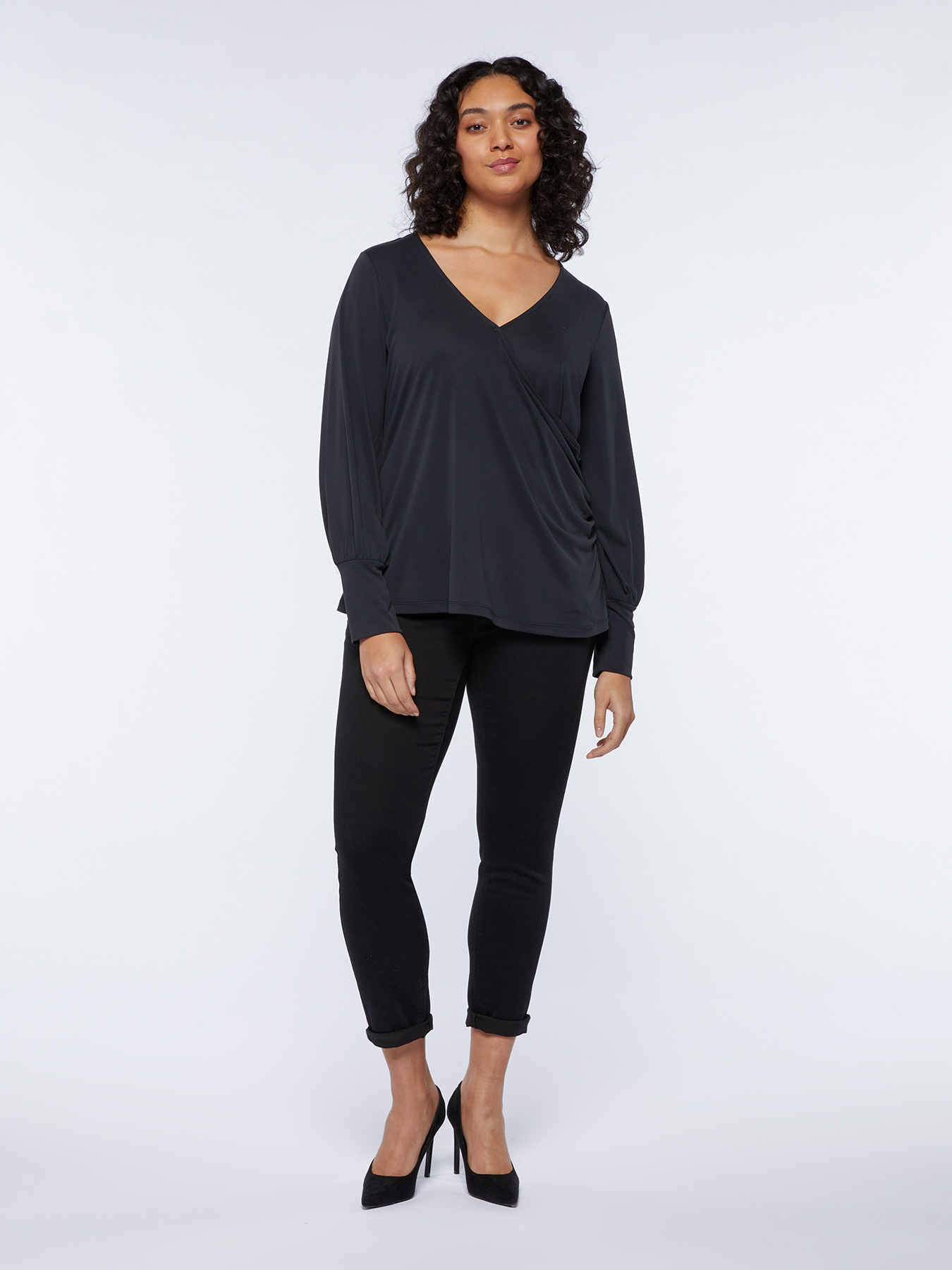 T-shirt con incrocio e drappeggio image number 2