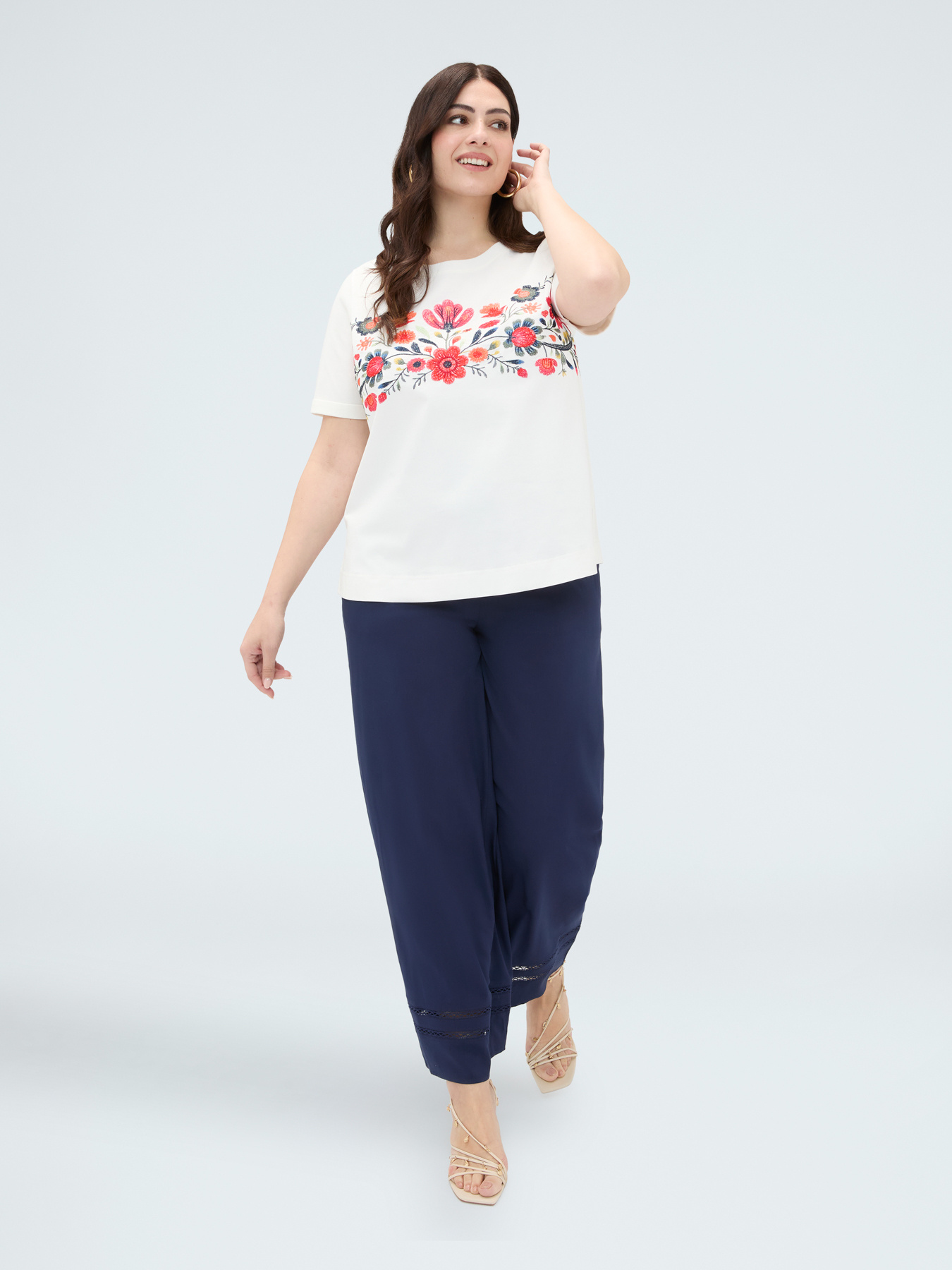 Cotton t-shirt with floral embroidery image number 0