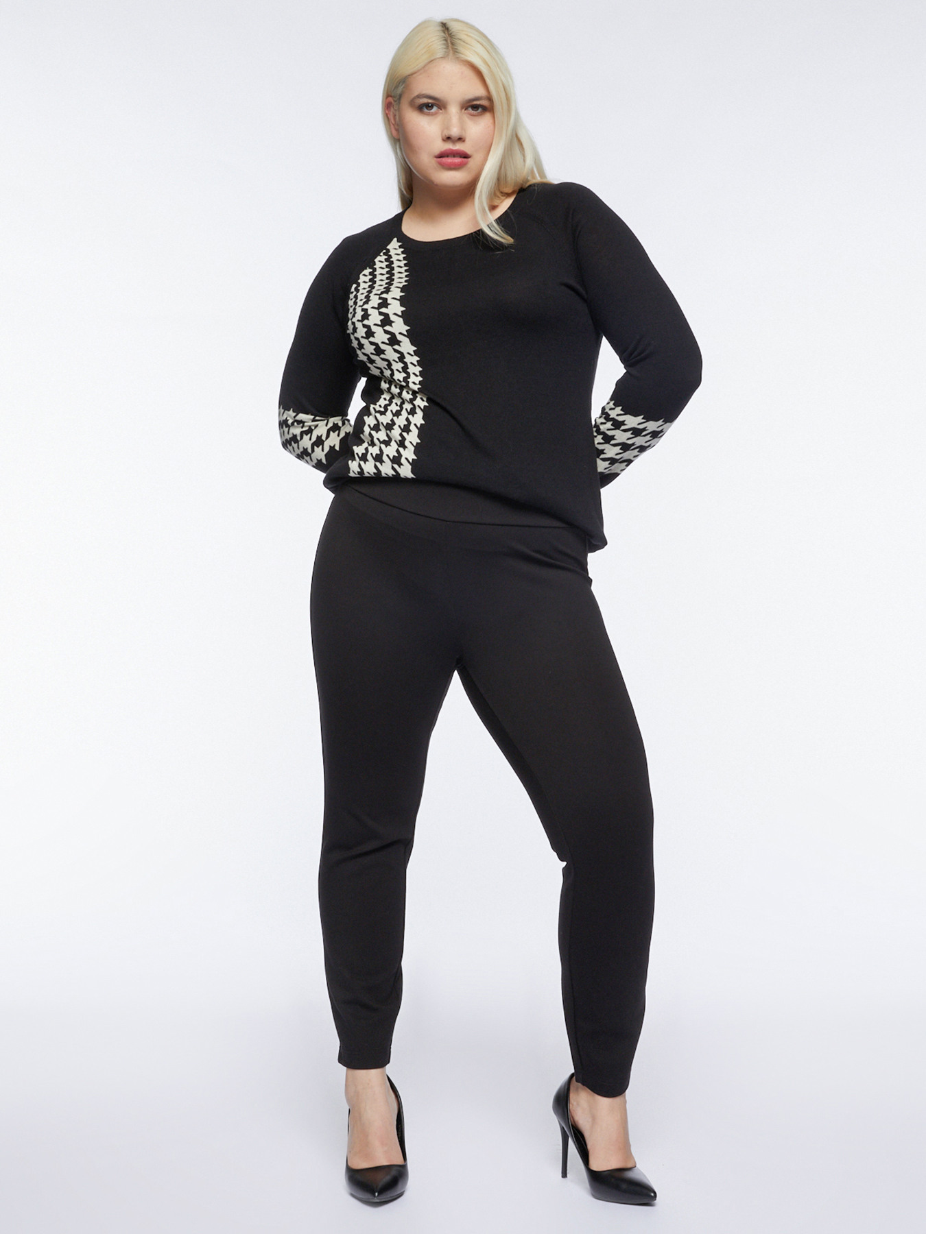 ECOVERO&trade; viscose skinny trousers image number 2