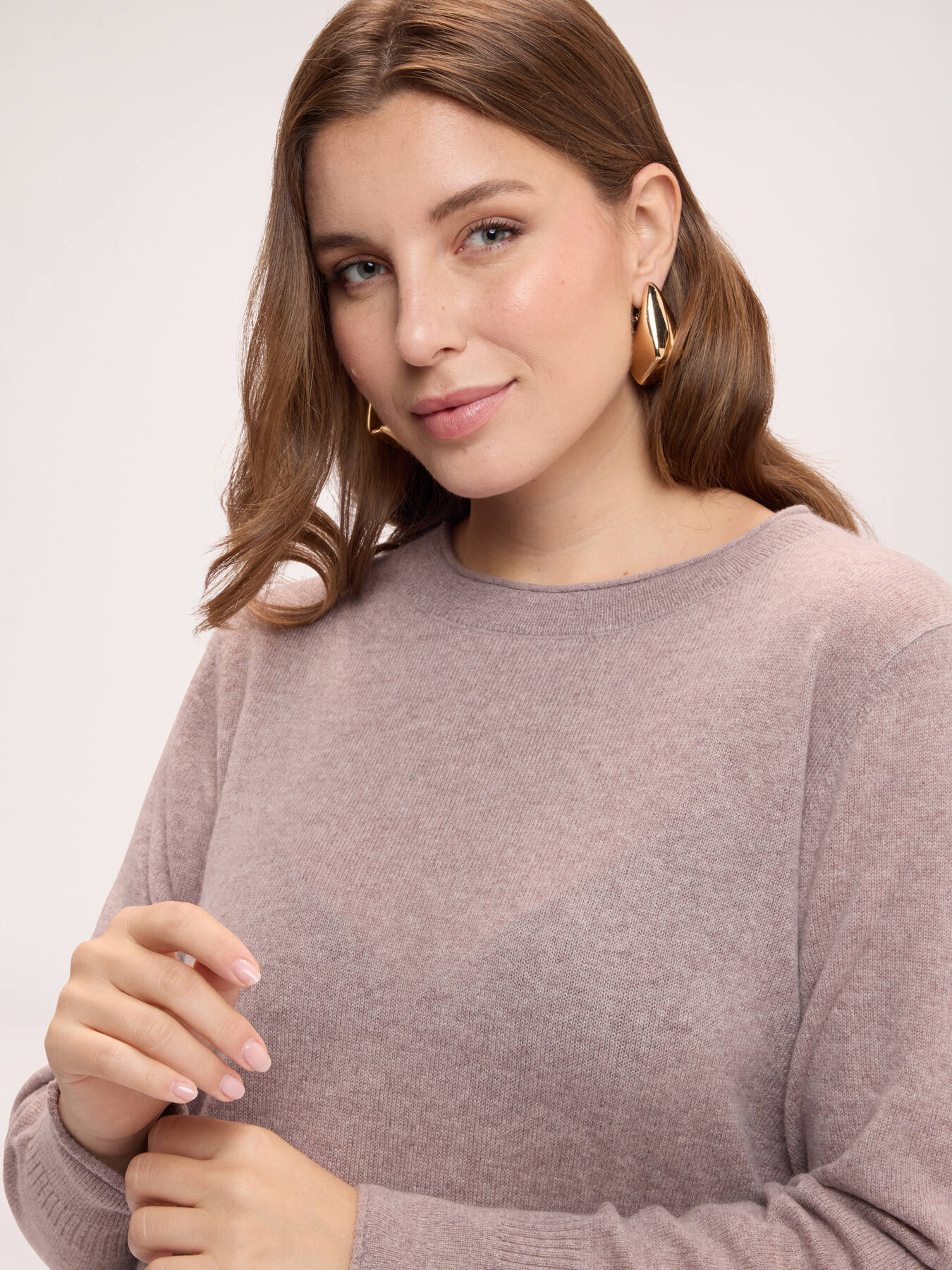 100% cashmere crew-neck sweater image number 3