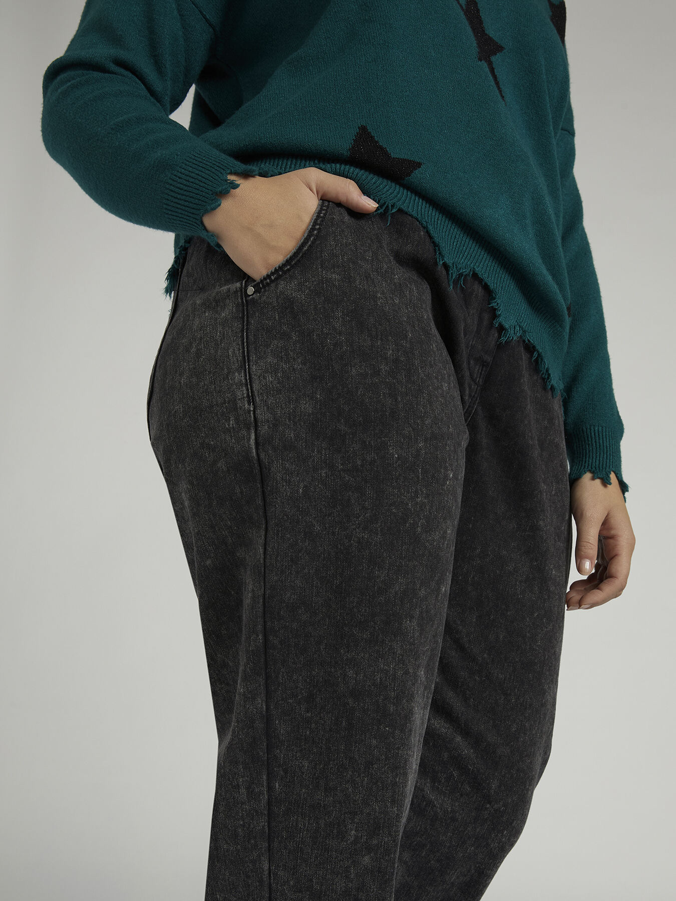 Black balloon jeans image number 2