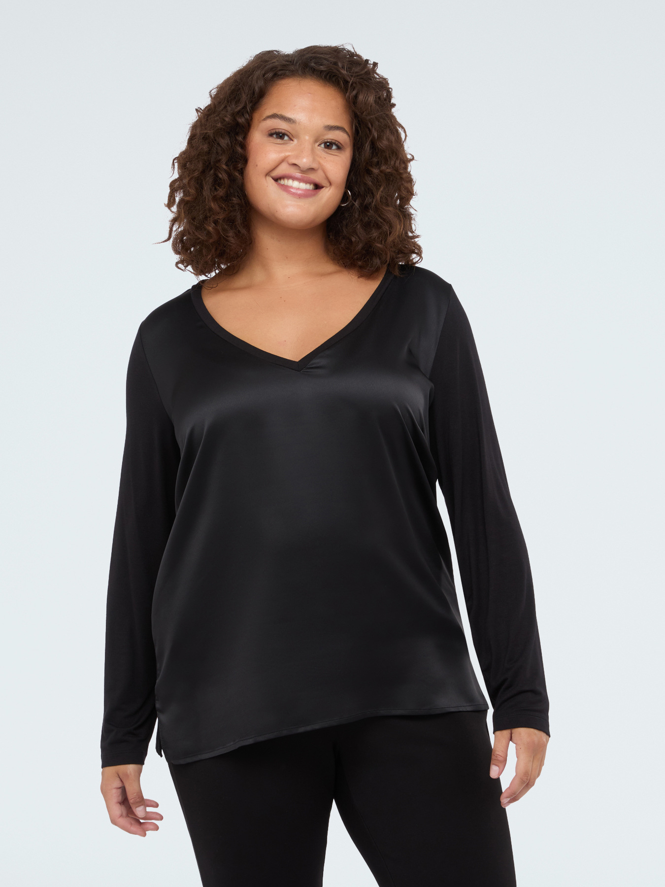 Two-material V-neck T-shirt with long sleeves image number 0