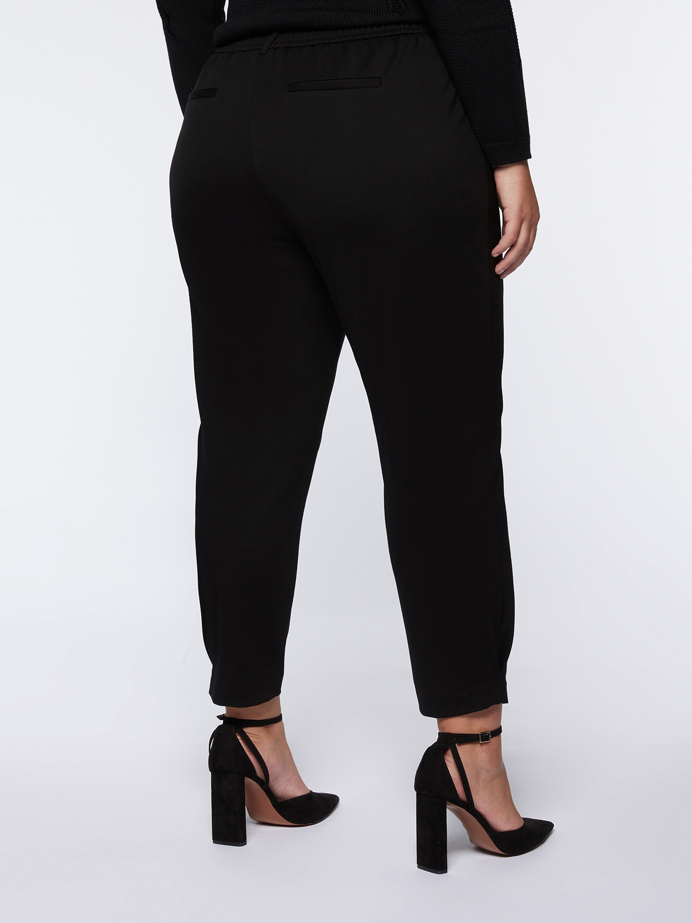 Trousers with front pleats in ECOVERO™ viscose image number 1