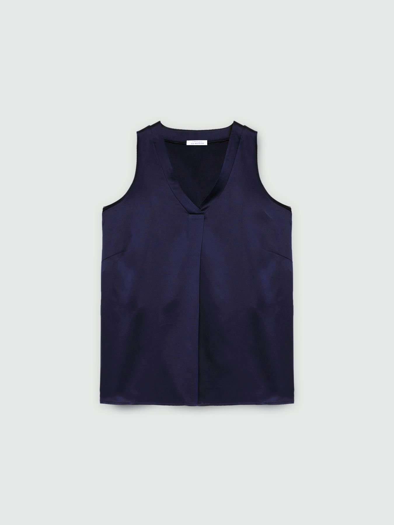 Top with front pleat image number 4