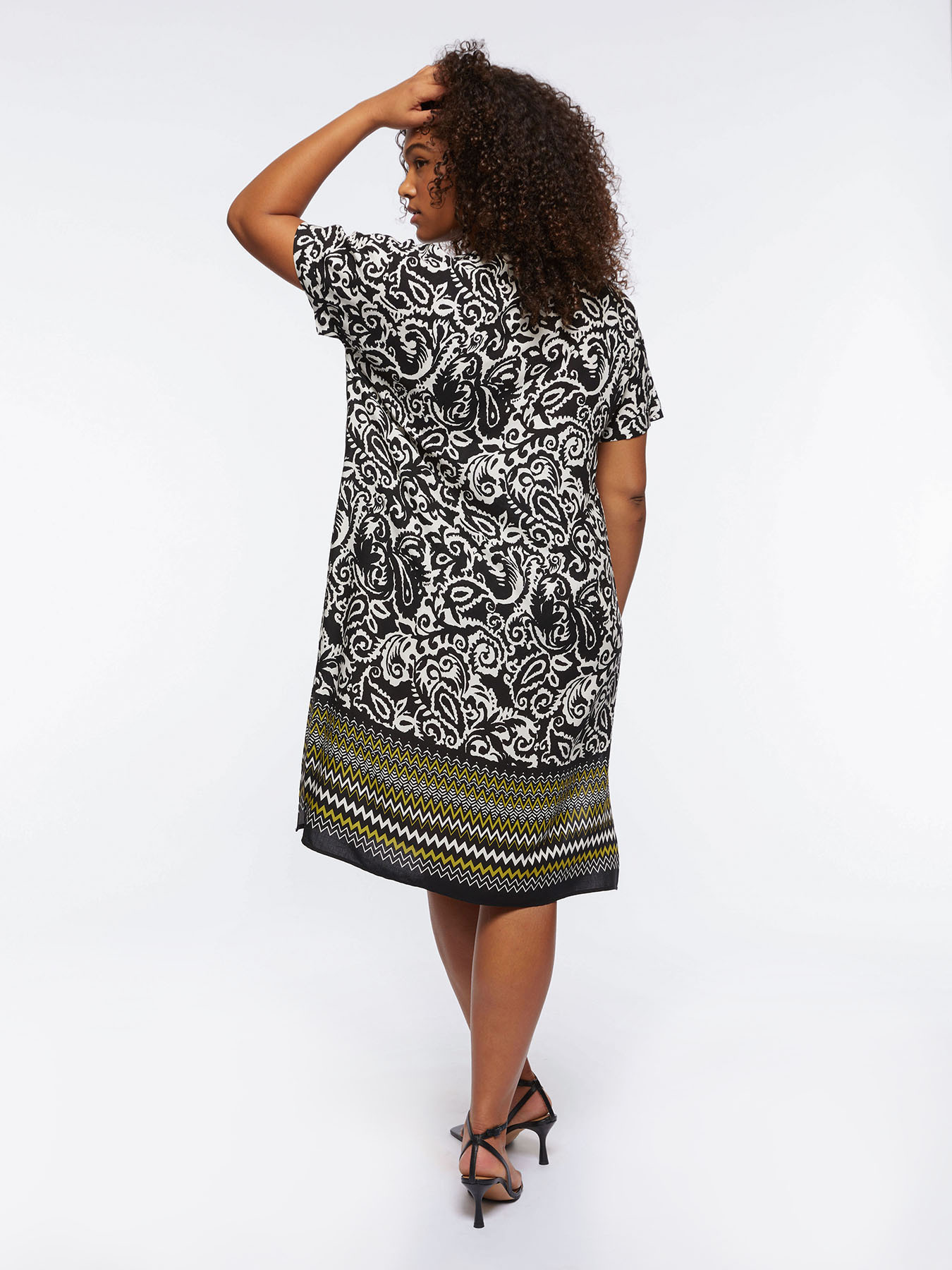 Robe cache-maillot imprim&eacute;e image number 2