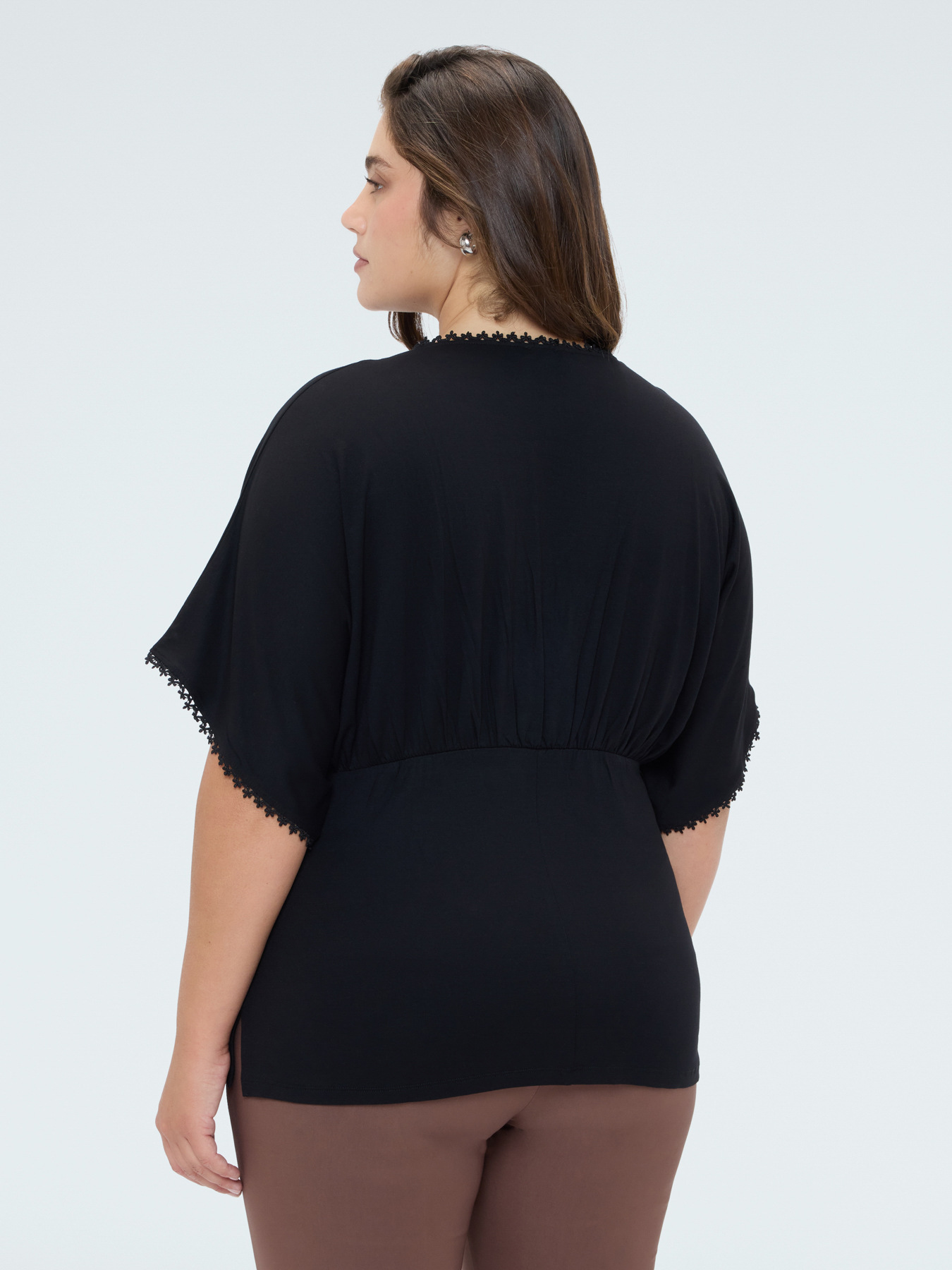 T-shirt en viscose avec d&eacute;tails en dentelle image number 1