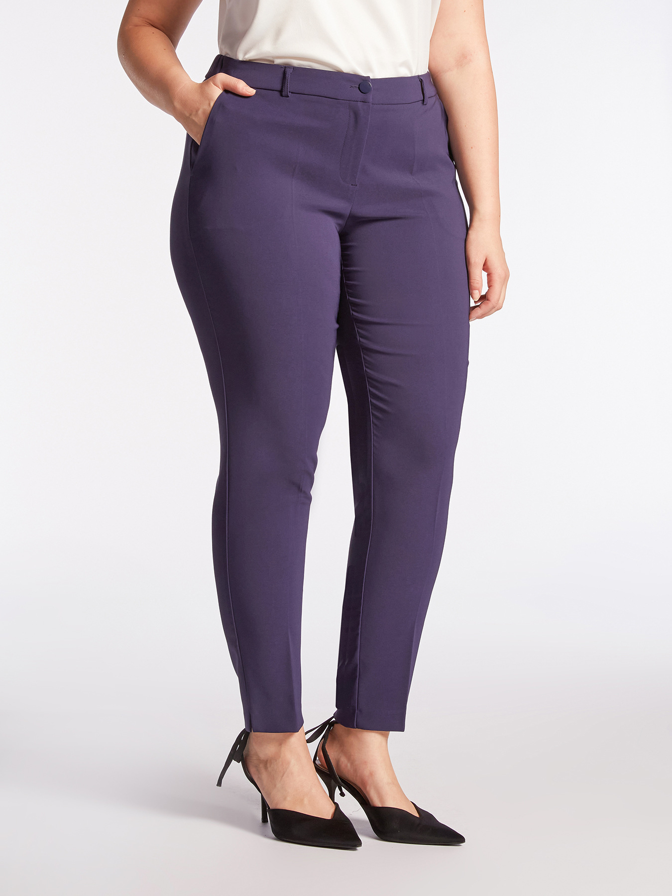 Pantaloni dritti in tessuto tecnico image number 2