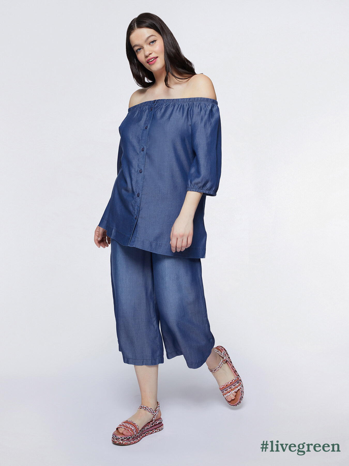 Blusa off shoulders in TENCEL&trade; image number 1