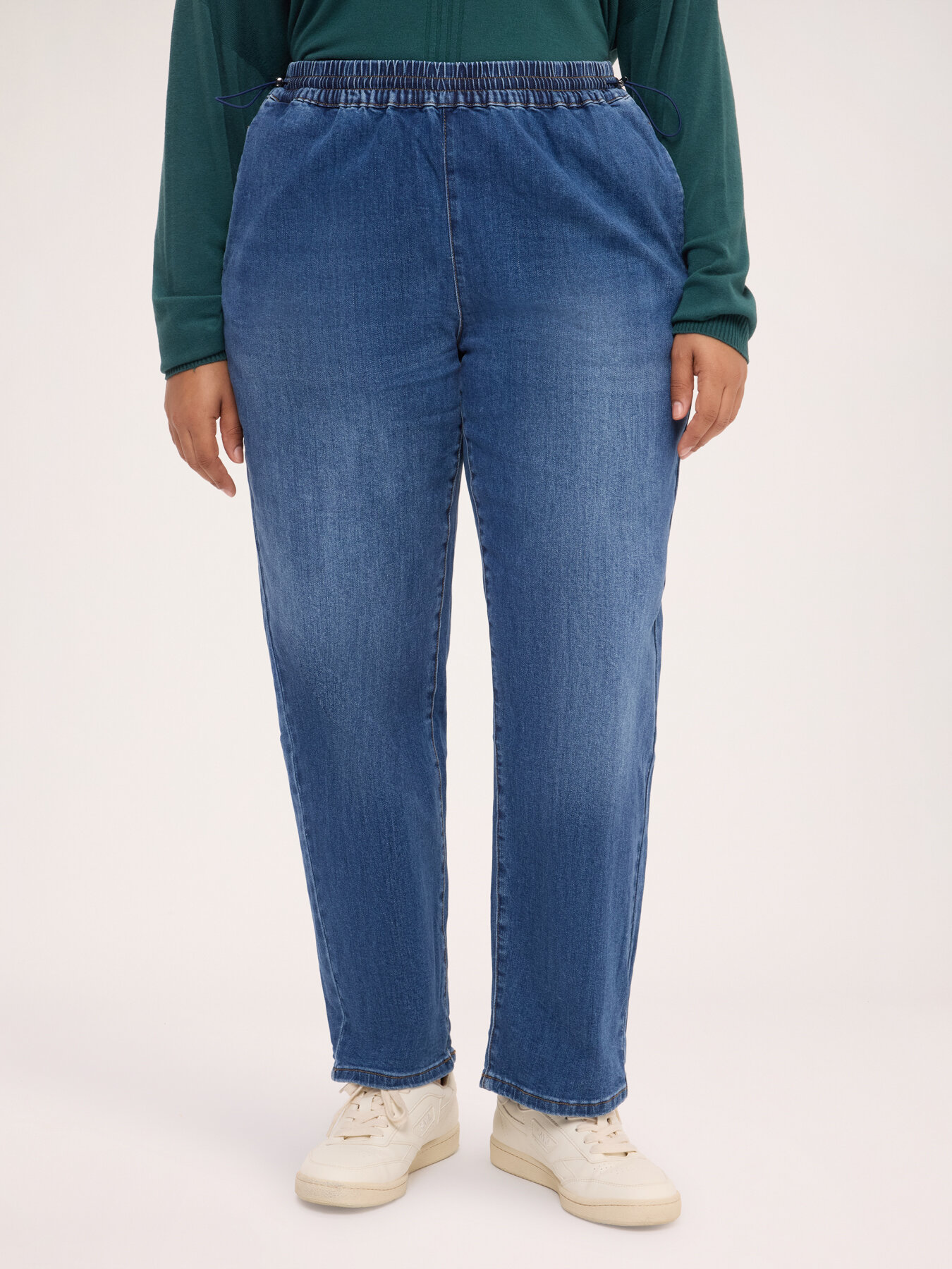 Jeans jogger con coulisse image number 2
