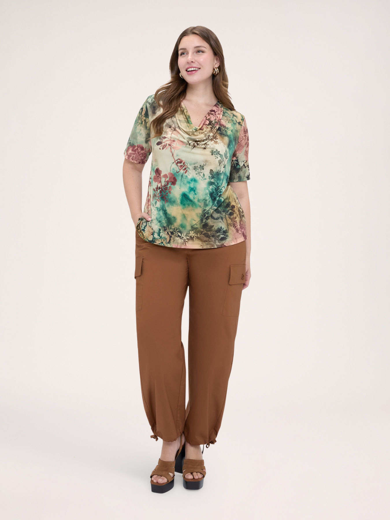Jersey t-shirt with print and soft neckline image number 0