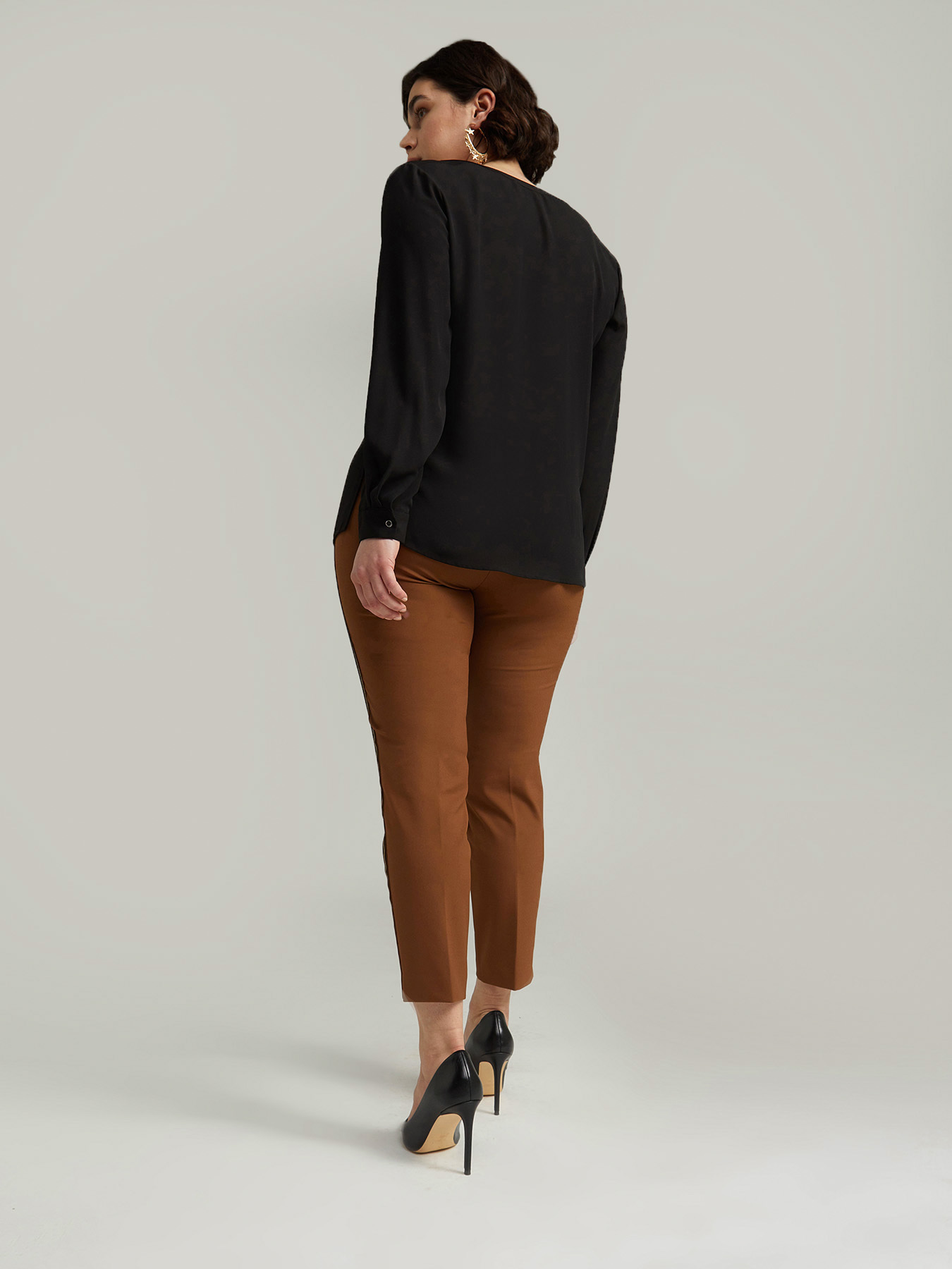 Pantaloni con bordi image number 1