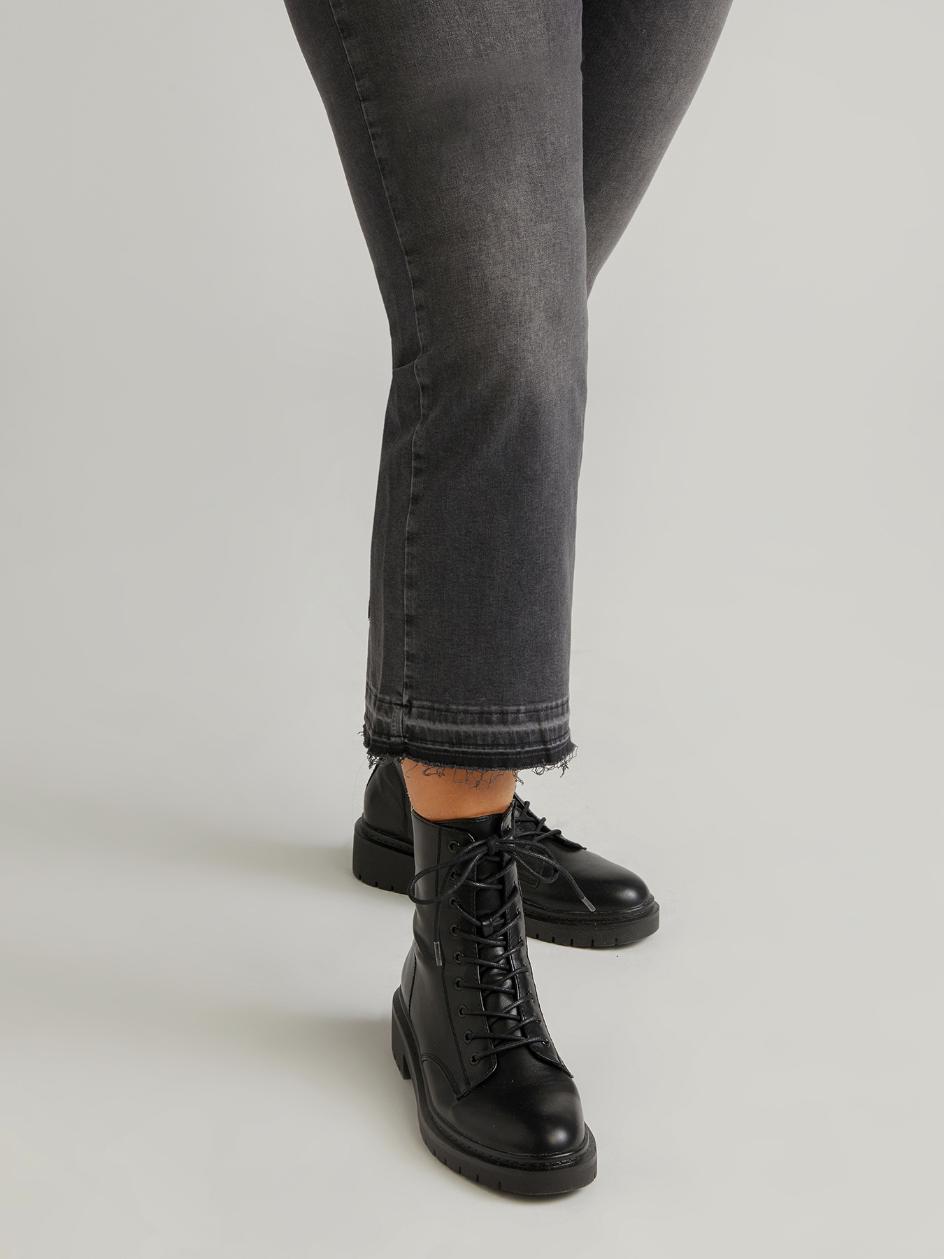 Vaqueros kick flare Agata #livegreen grey washed image number 2