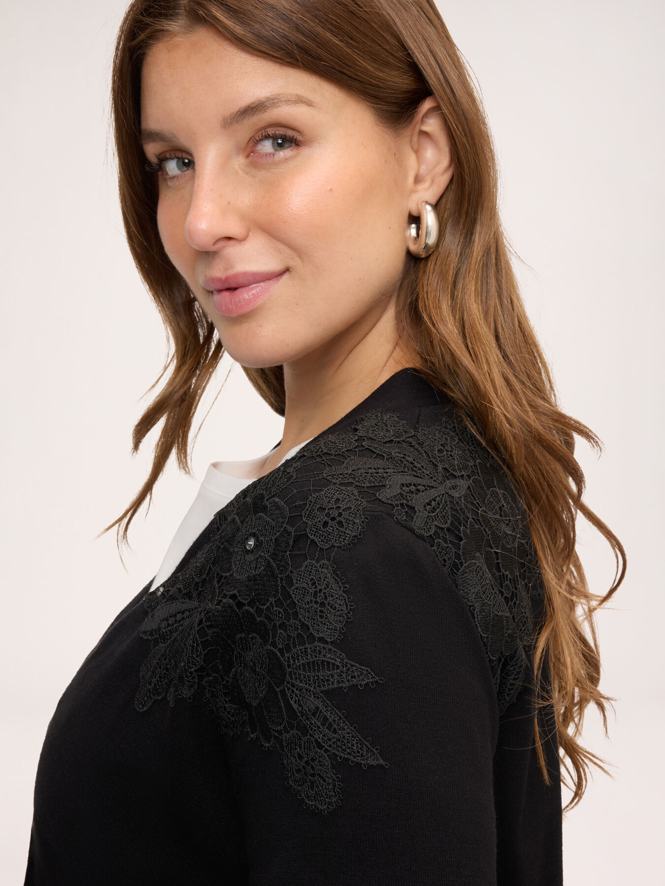 Cardigan with lace appliqu&eacute;s image number 3