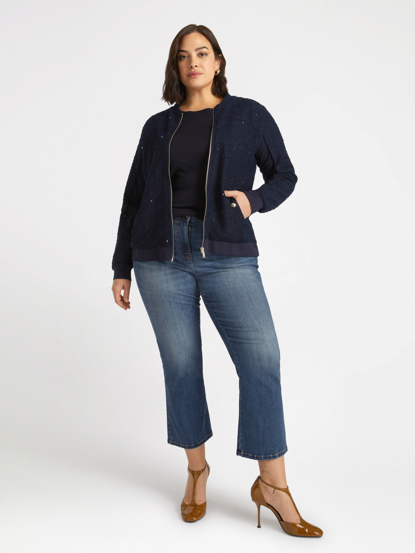 Sweatshirt aus Boucl&eacute;-Stoff auf der Vorderseite mit Pailletten image number 3