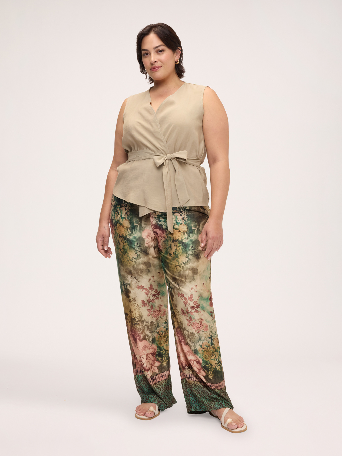 Modal gilet with belt image number 2
