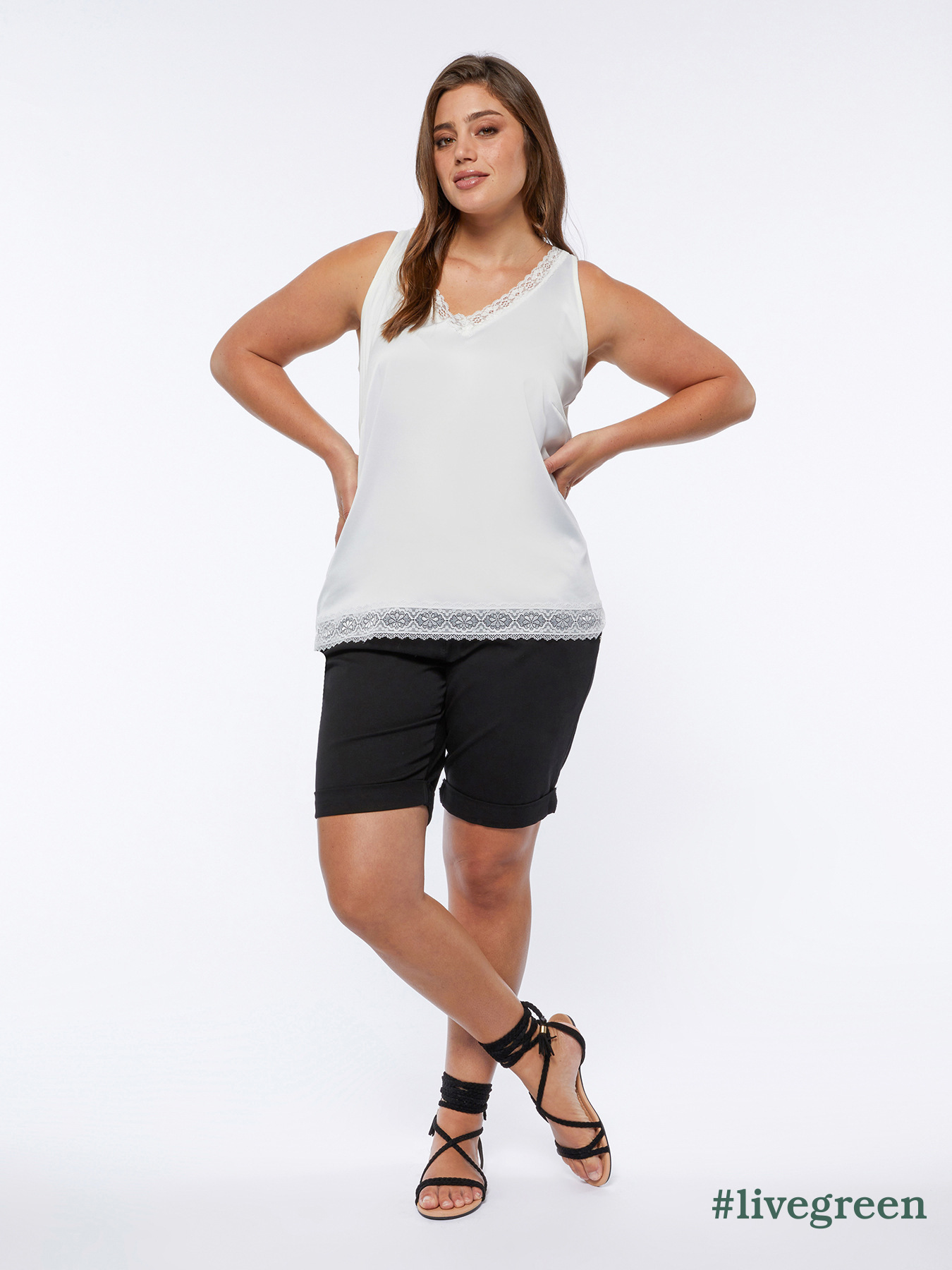 Short pants with a lapel to the bottom image number 1