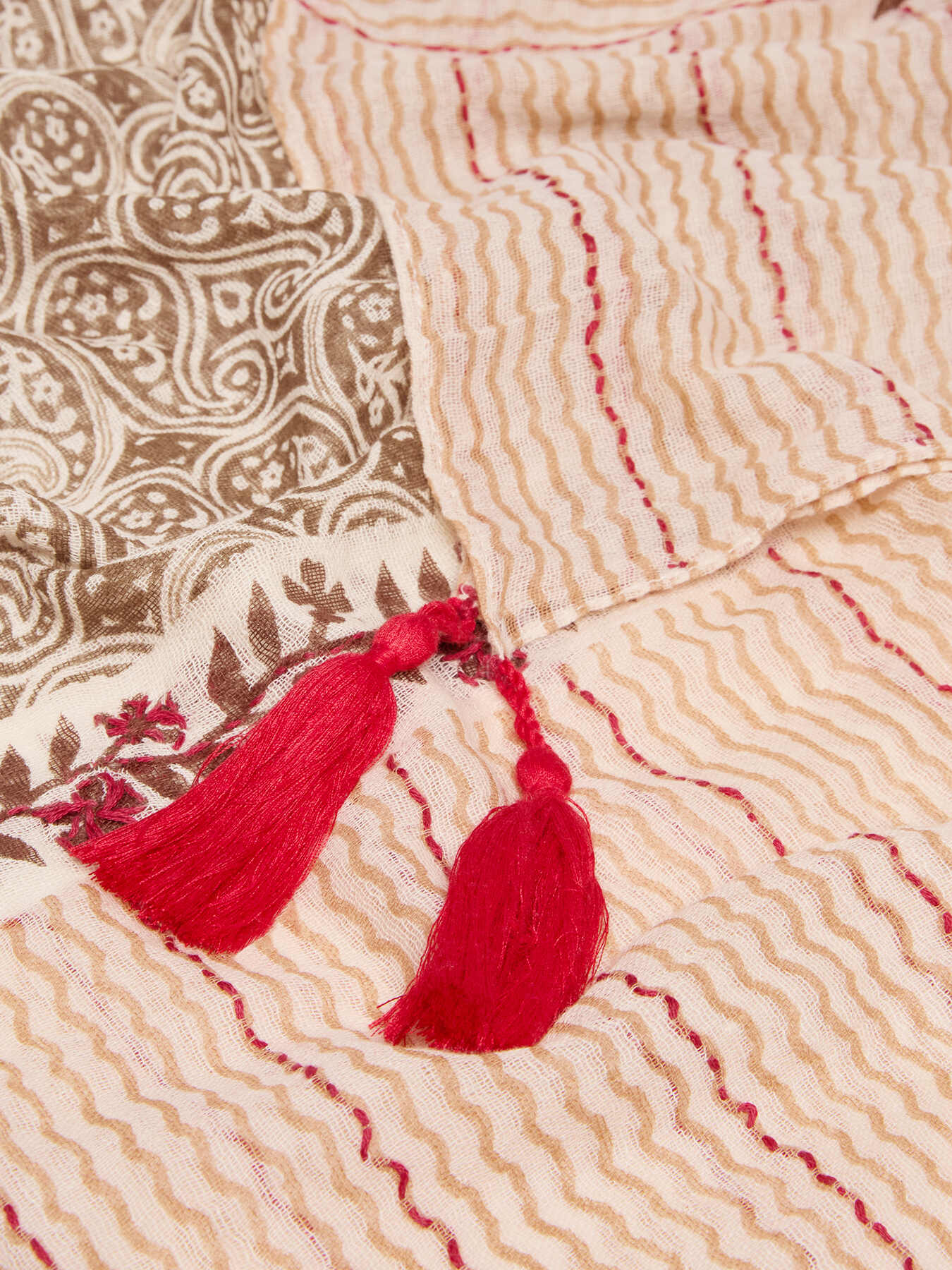 Scarf with tassels image number 2