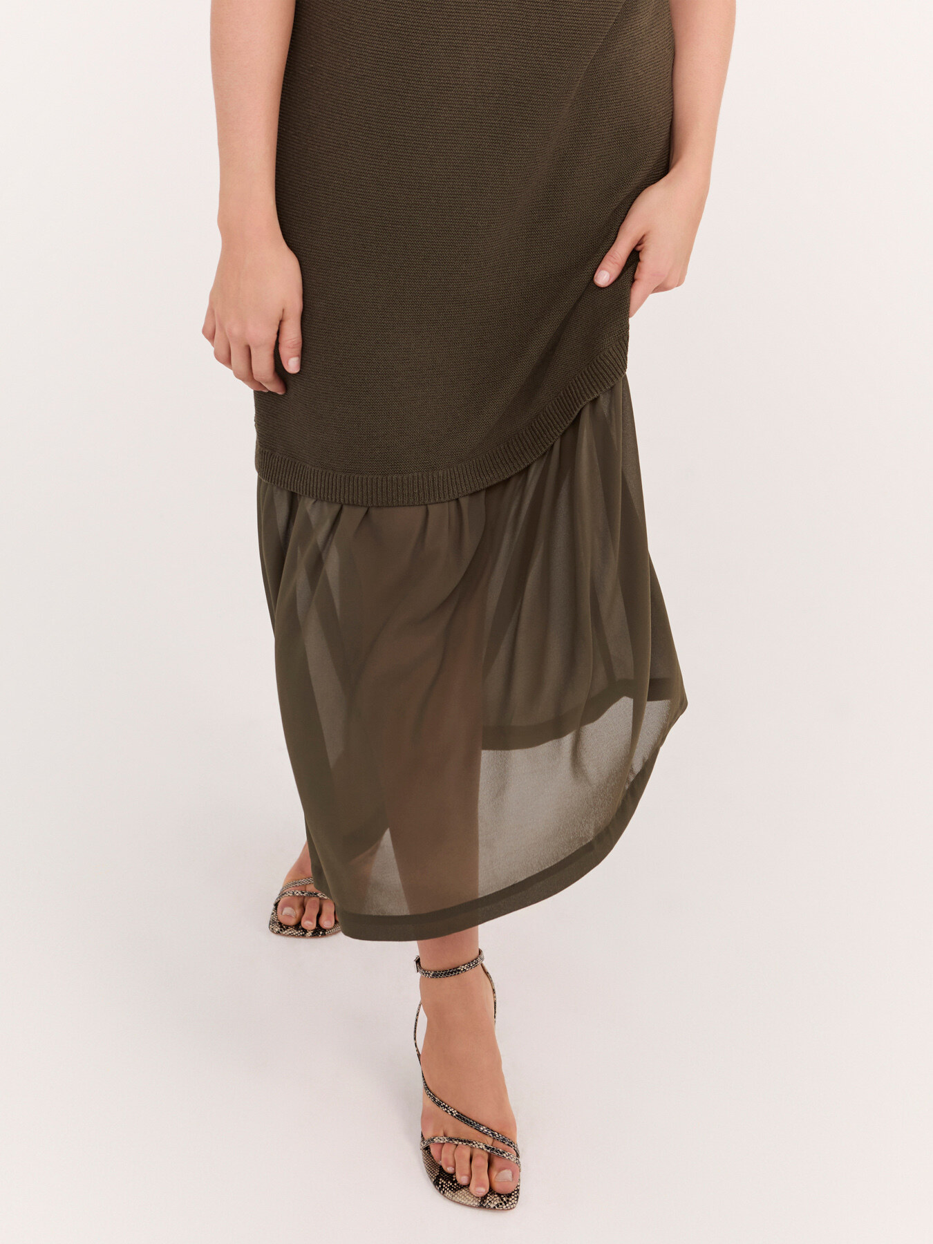 Long knit dress with flounce image number 2