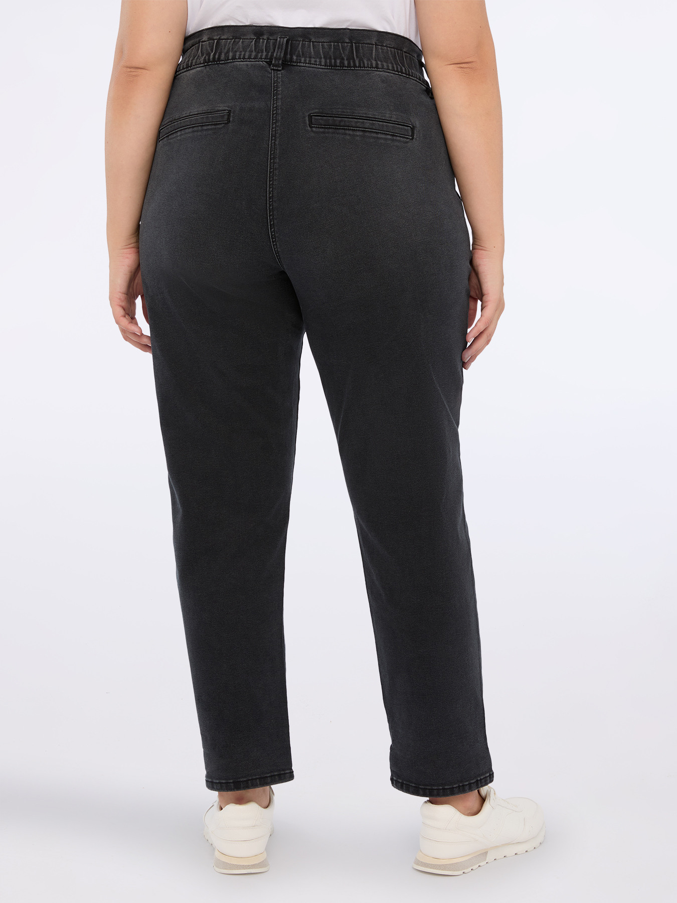 Black wash balloon jeans image number 2