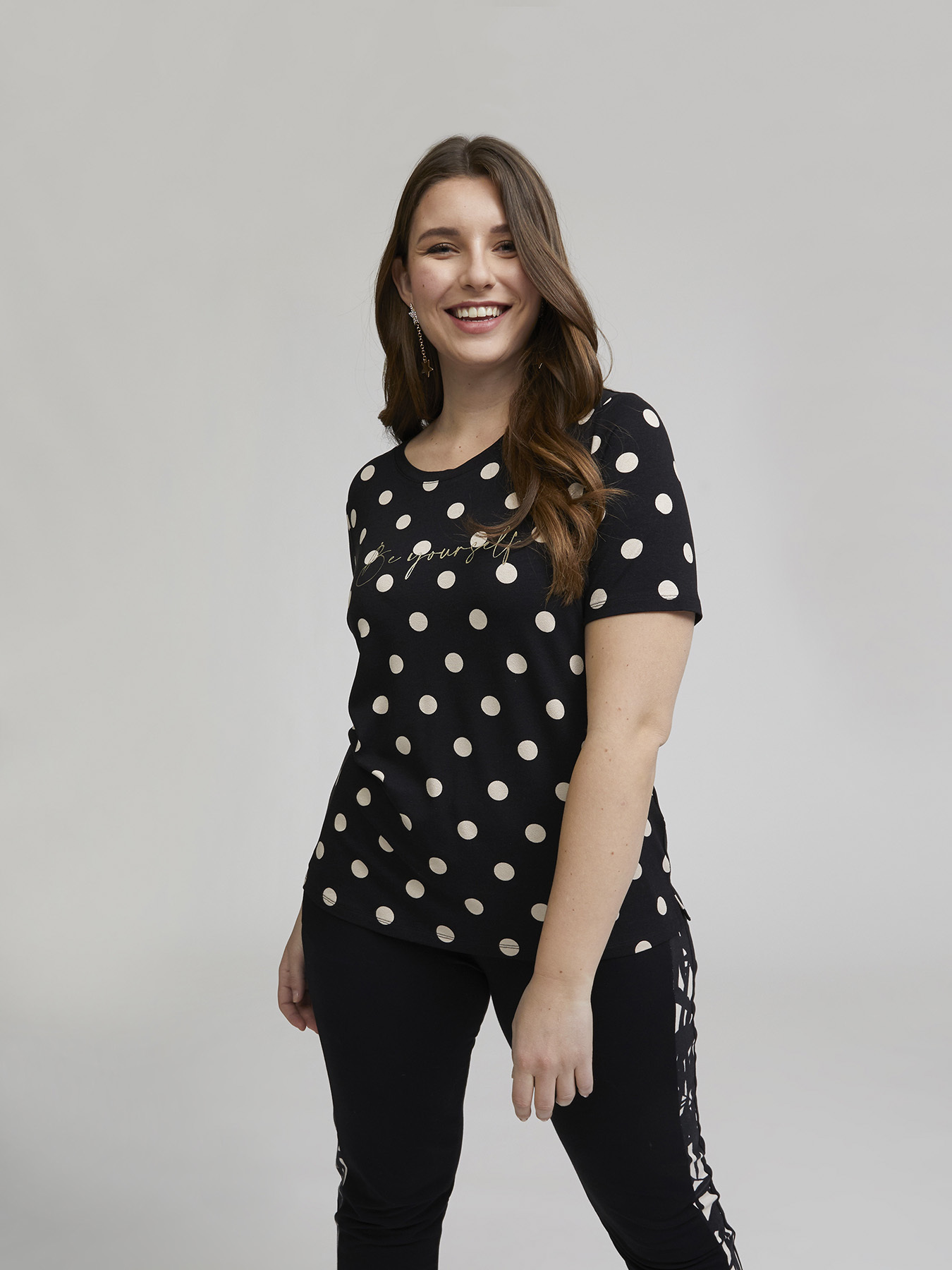 T-shirt a pois con scritta image number 2