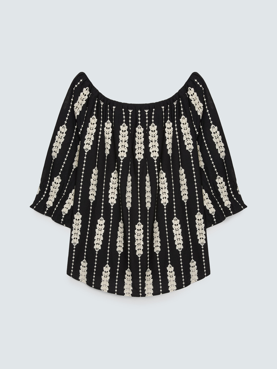 Off-shoulder blouse with embroidery