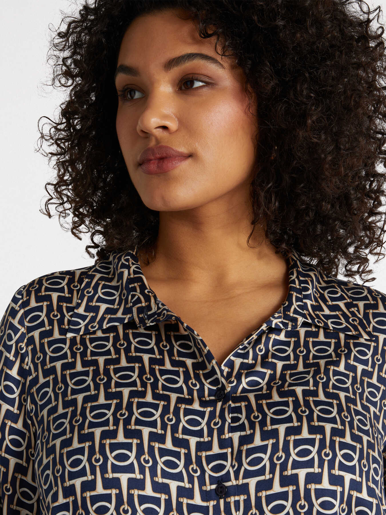 Chain print shirt image number 2