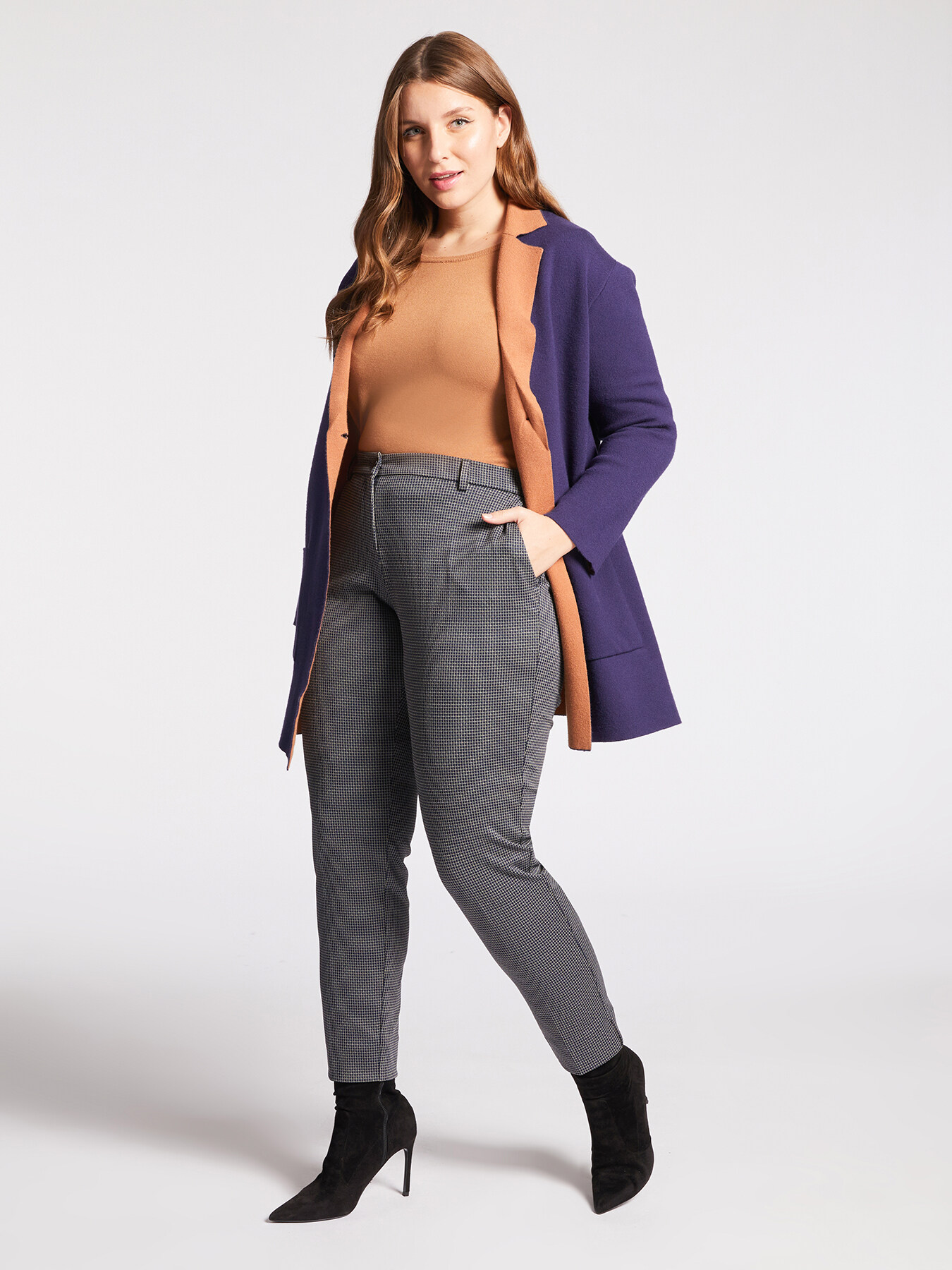 Pantalones en micro estampado image number 0