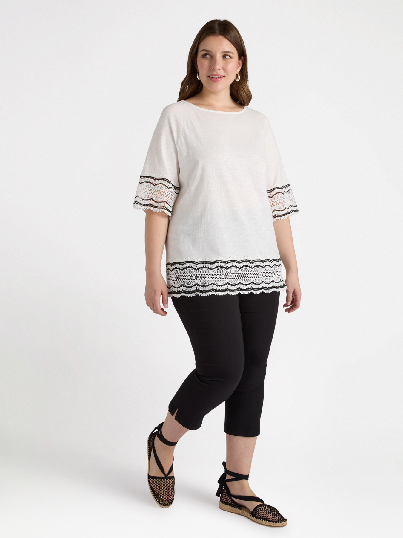 T-shirt con bordi crochet image number 2