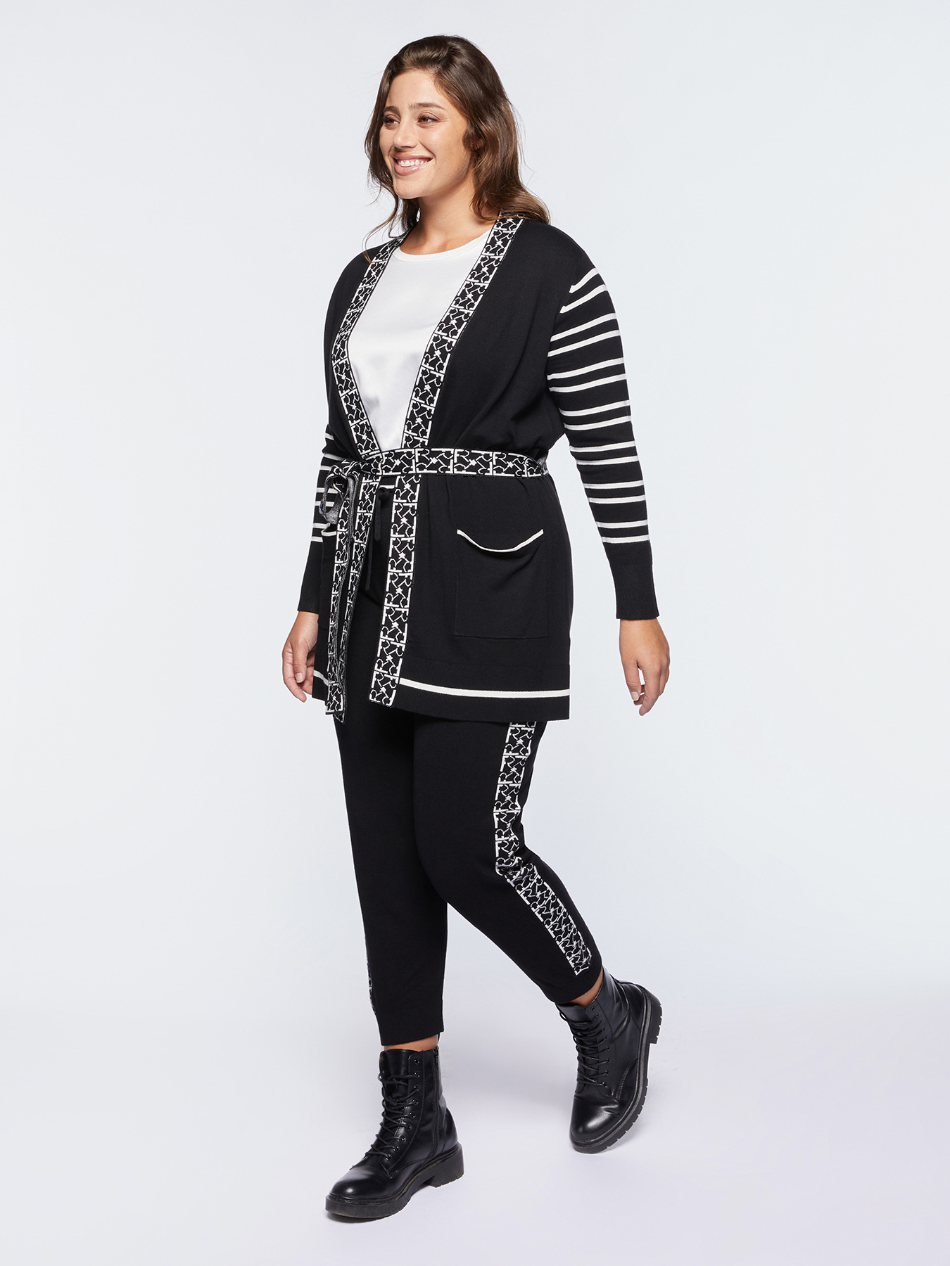 Cárdigan largo con logos image number 3