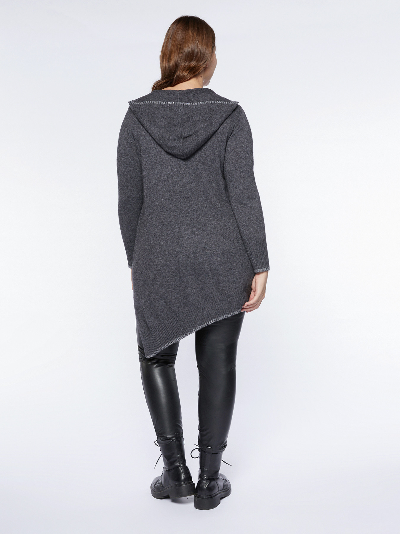 Langer asymmetrischer Pullover image number 1
