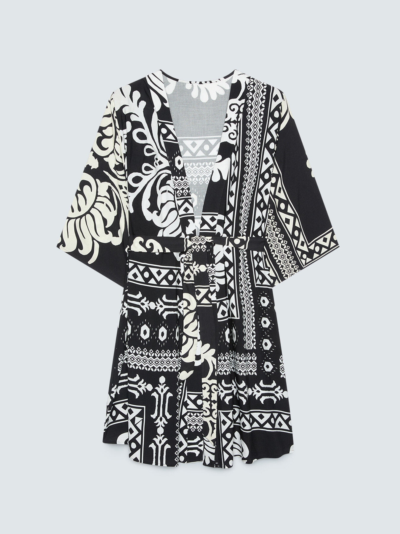 Caftan avec imprim&eacute; black and white image number 1
