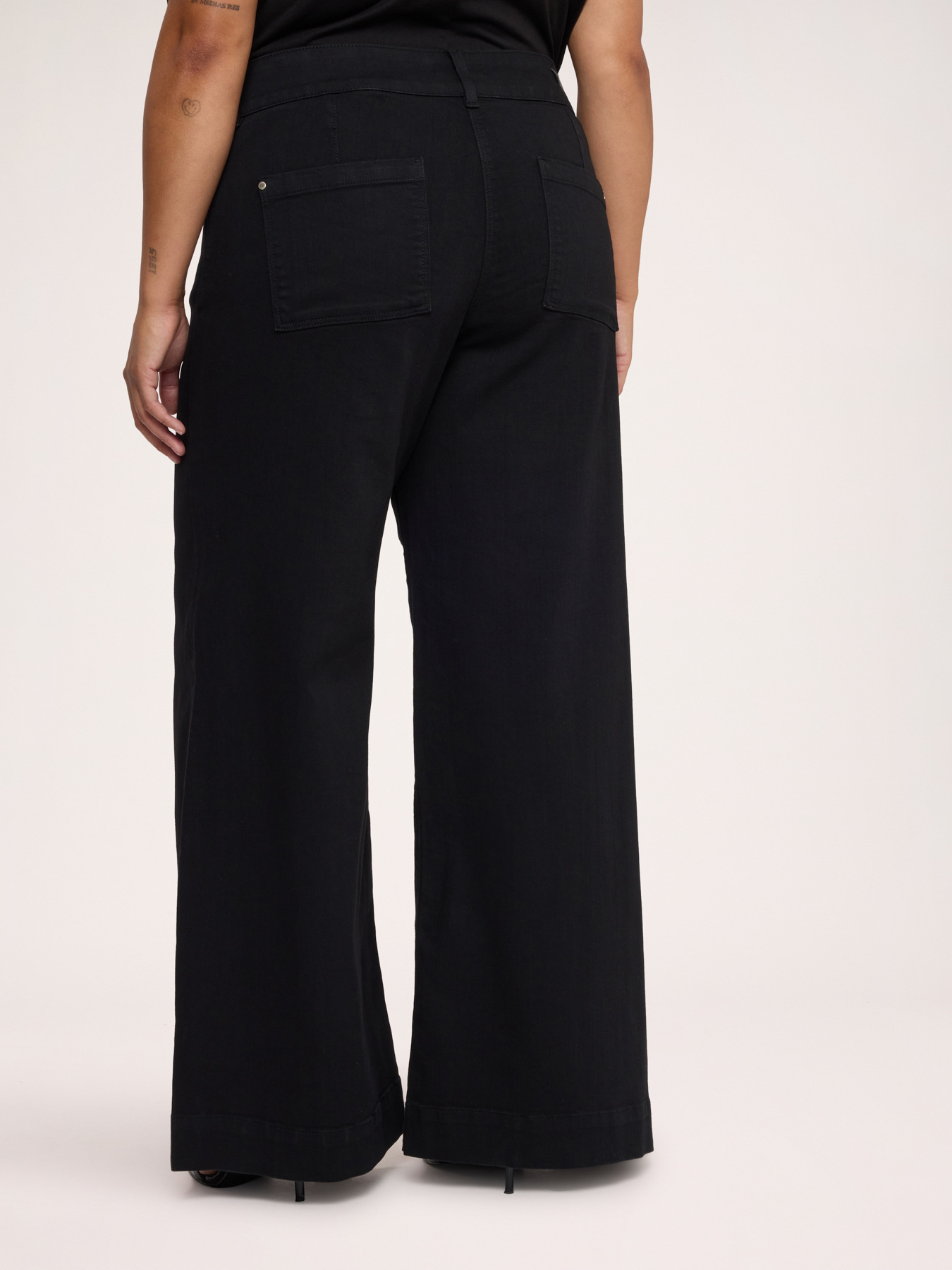 Jeans Wide Leg lavado negro image number 1