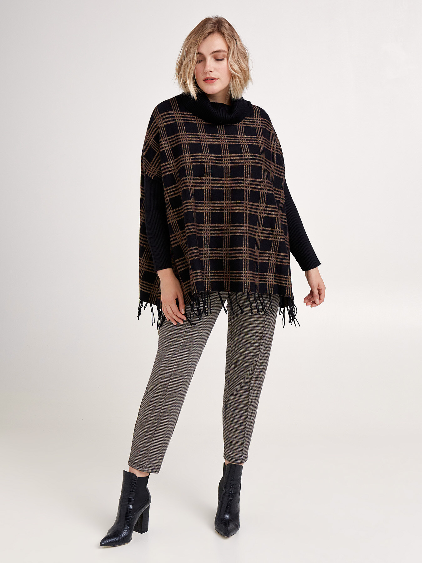 Jacquard lurex cape image number 2