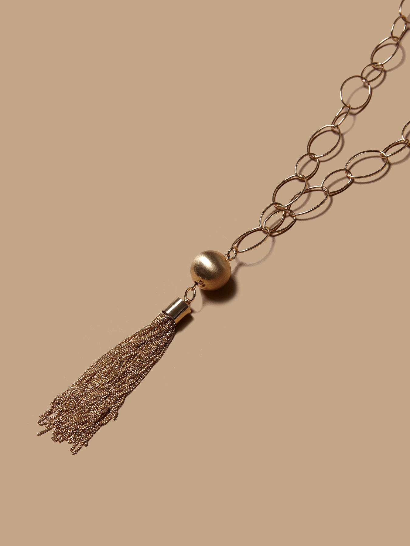 Collar con bola y borla image number 1