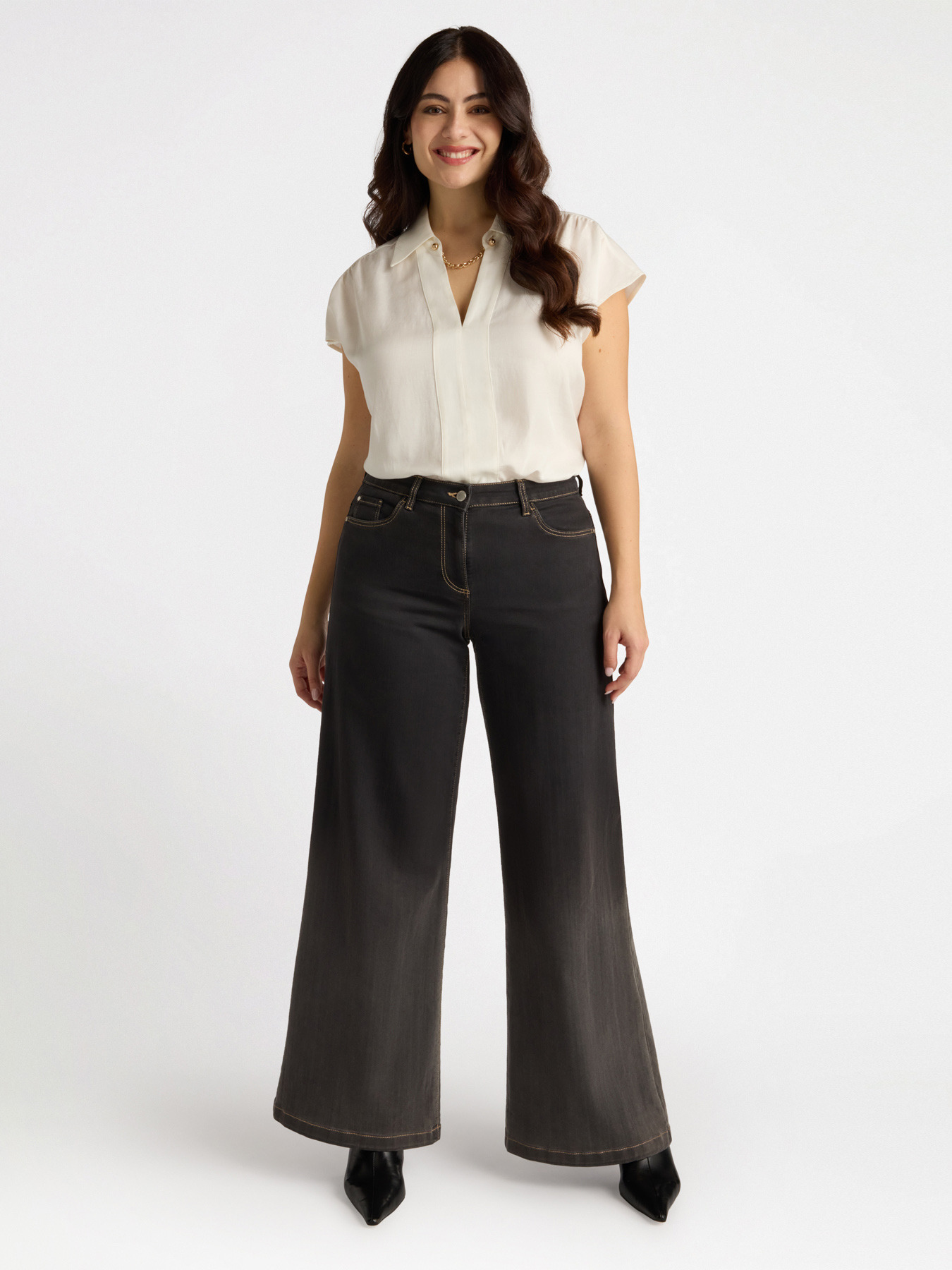 Black washed wide leg jeans image number 4