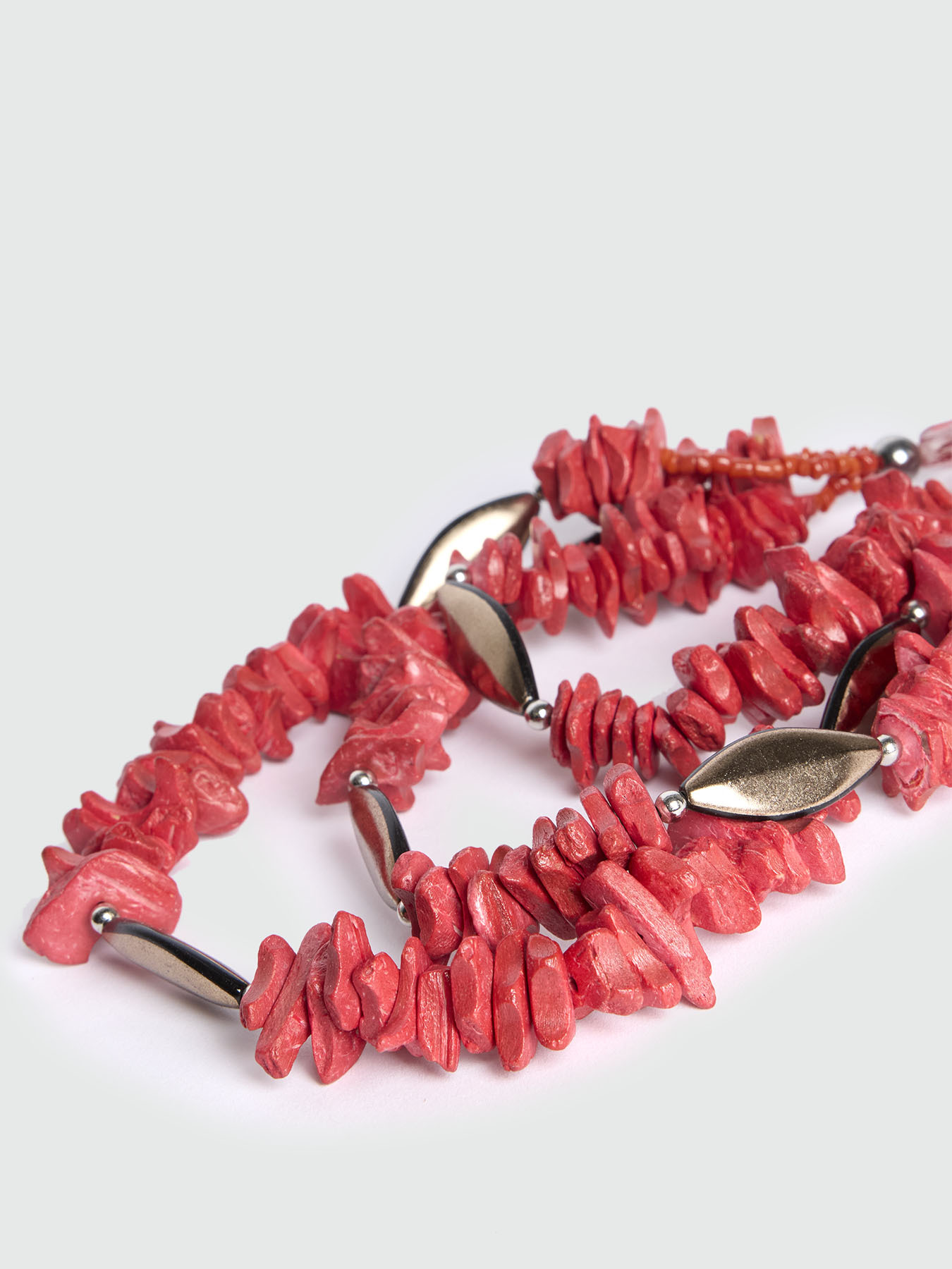 Collier &agrave; rangs multiples avec pierres rouges image number 2